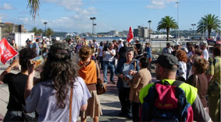 Concentración no peirao ferrolán durante a tarde do xoves