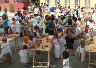 Obradoiro infantil de olería na Mostra de Buño